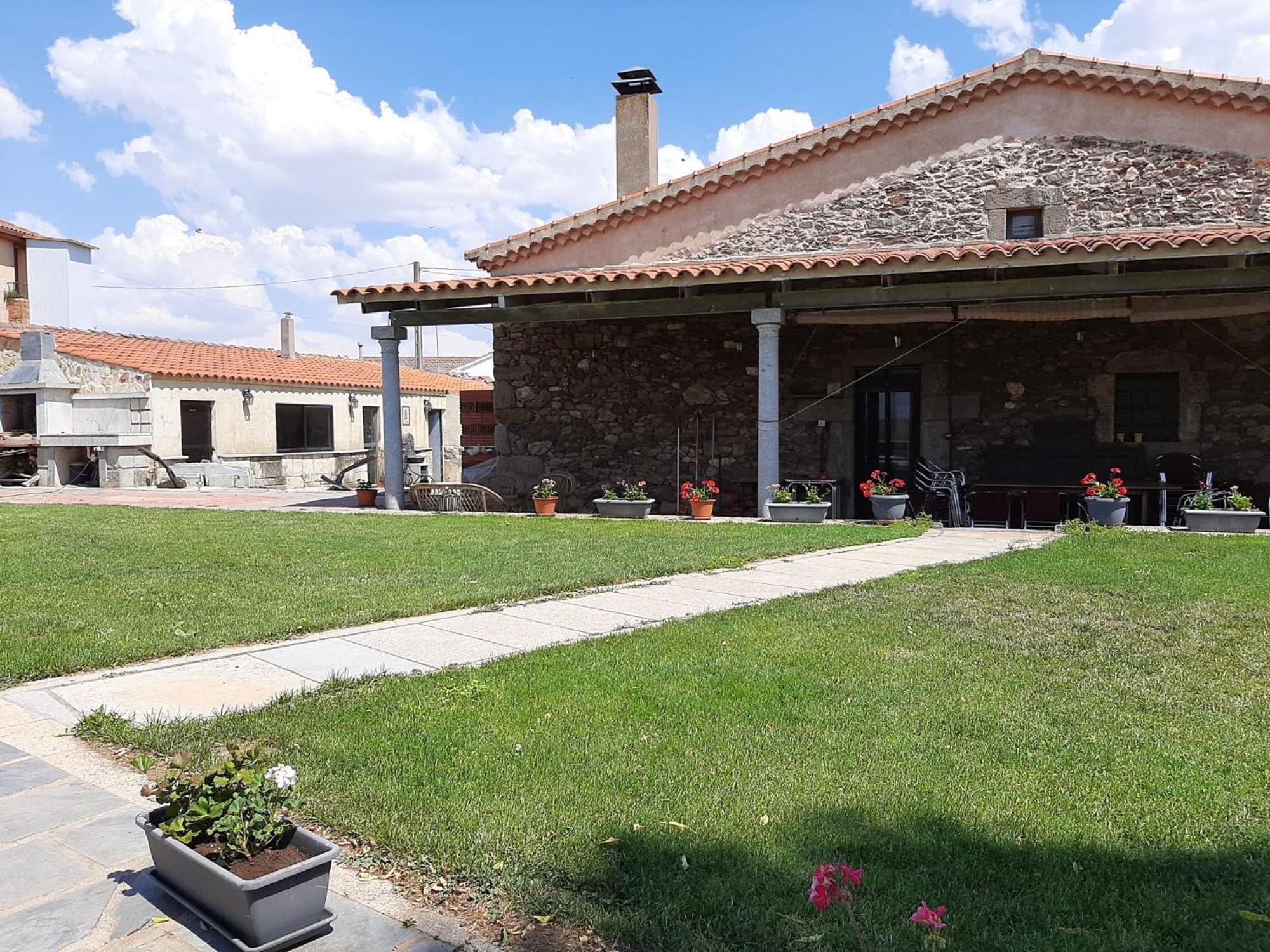 El Almendro Del Cura Villa Villarmayor  Екстериор снимка