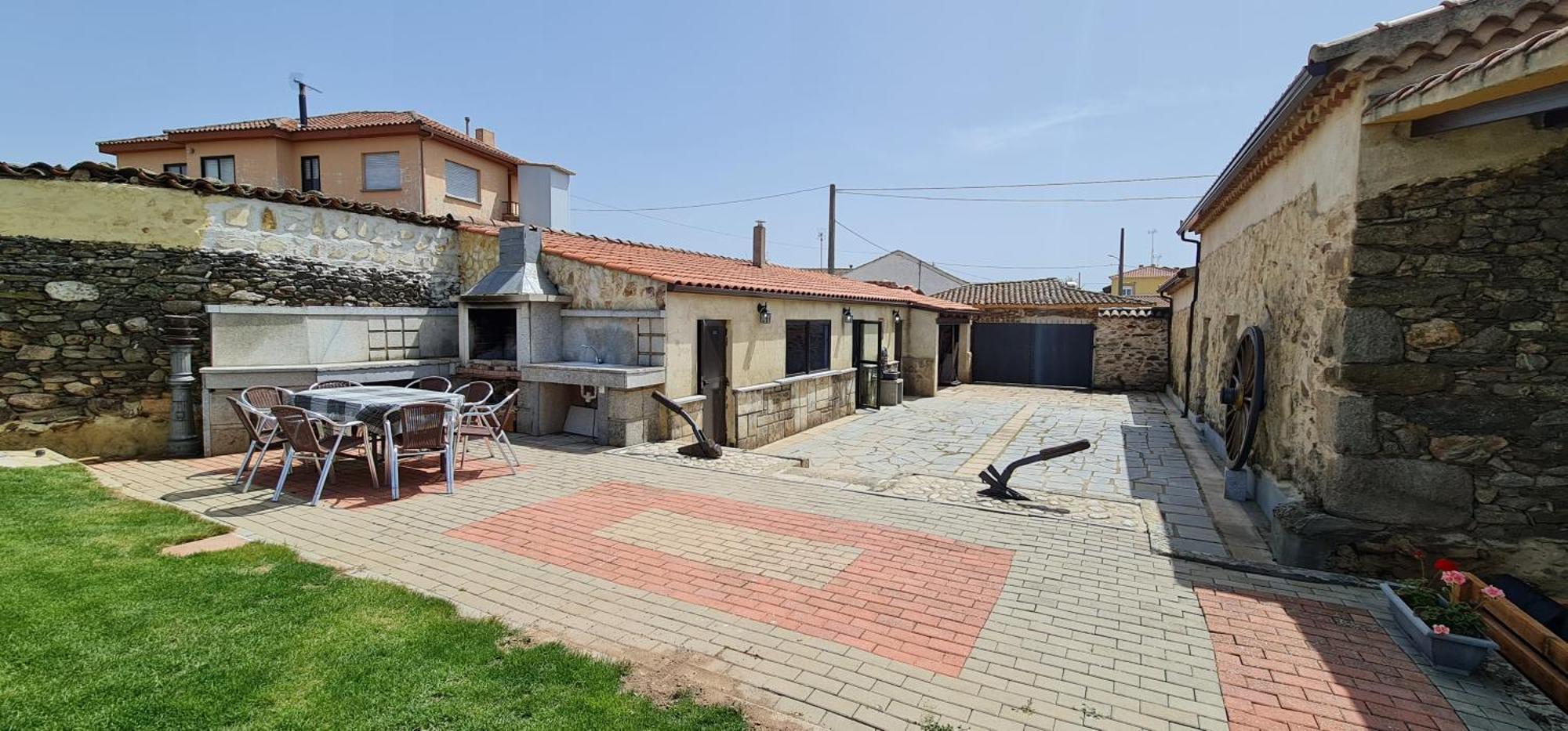 El Almendro Del Cura Villa Villarmayor  Екстериор снимка